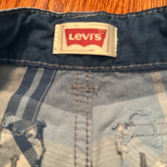 EUC Levi’s Cargo Shorts 3T - Picture 3 of 8